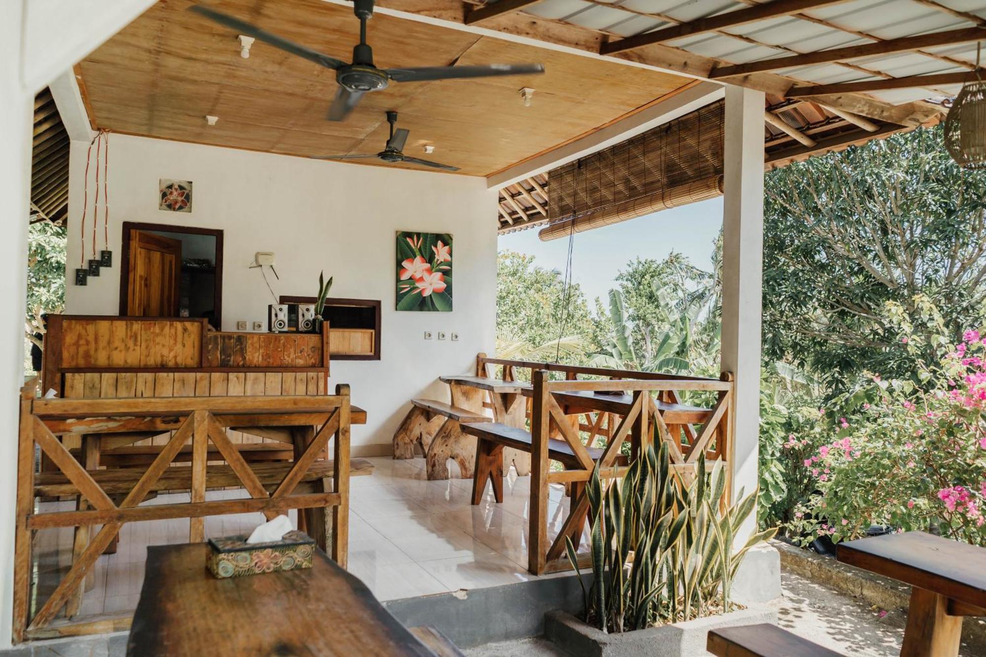 Temeling Jungle Inn Batumadeg Bagian luar foto